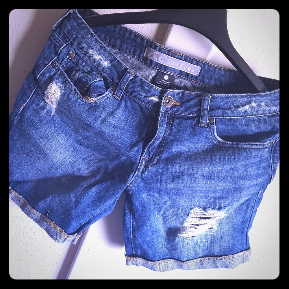 Distressed denim short.